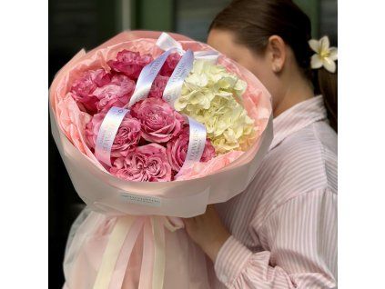 🍬 White Hydrangea + 9 Roses