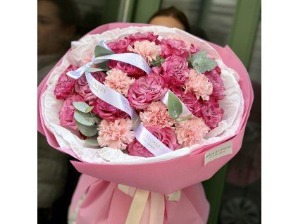 🩷 15 Pink Roses + Dianthus